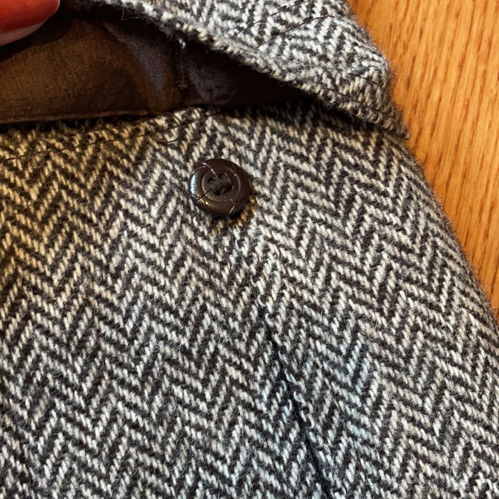 Gorgeous vintage blazer.  Such beautiful details. - Picture 6 of 12